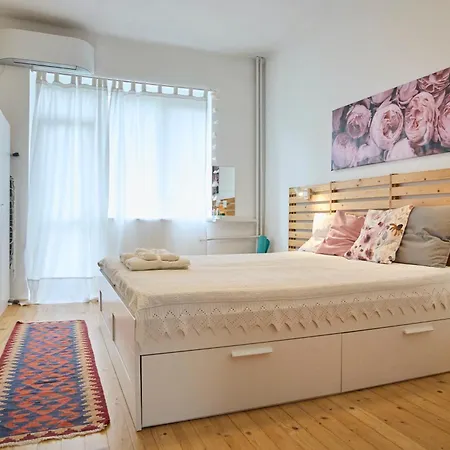 Apartman Away From Szófia